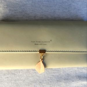 Tan Tomi Women’s Wallet